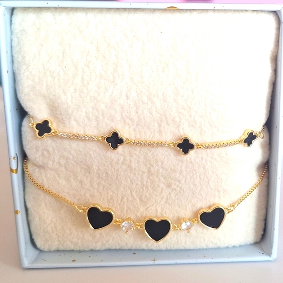 Eye Candy Gold Toned Heart & Clover Set of 2 Adjustable Bracelets Box included - Picture 2 of 5